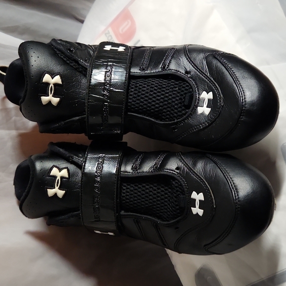 Size 11 under Armour football cleats - Picture 4 of 7